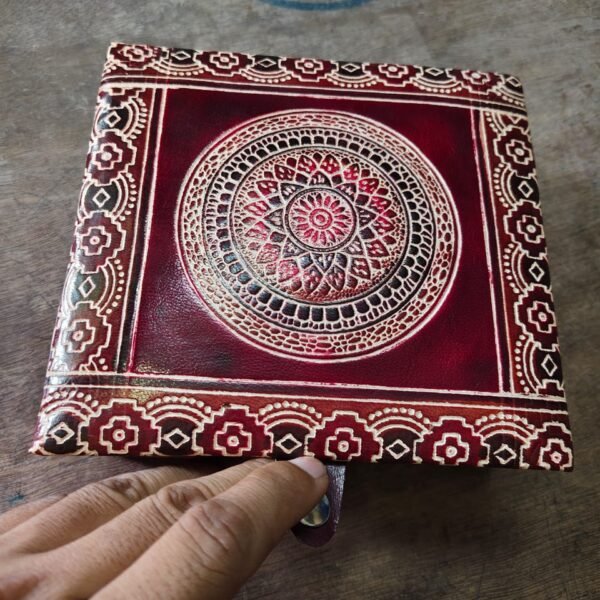 Handicraft Shantiniketan leather jewellery box
