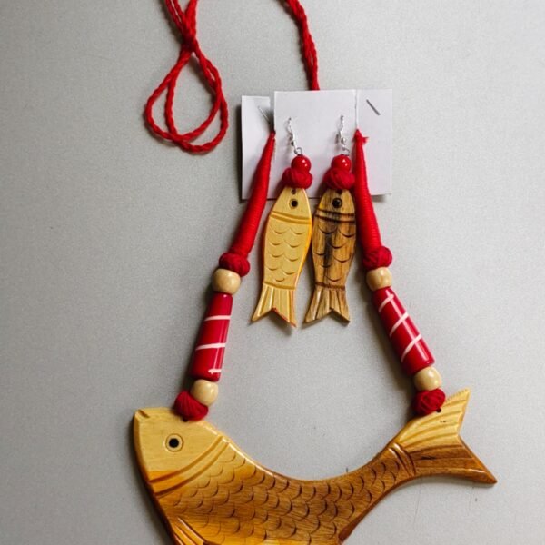 Handmade wooden jewellery set Elegant Fish Design