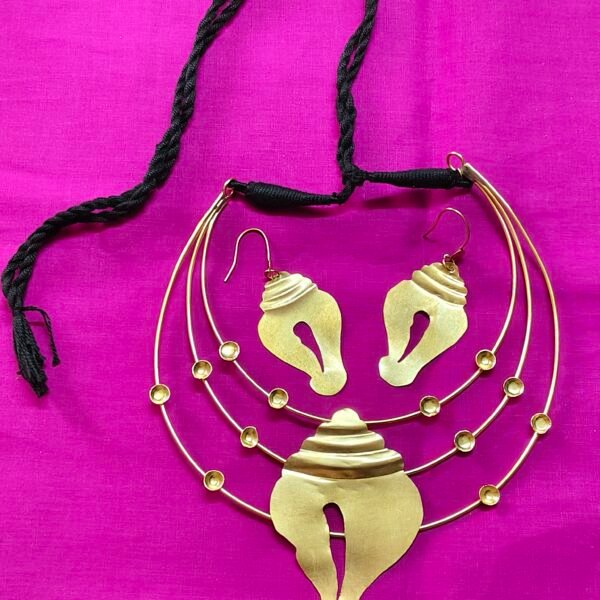 Handcrafted Brass Conch Design Necklace Set