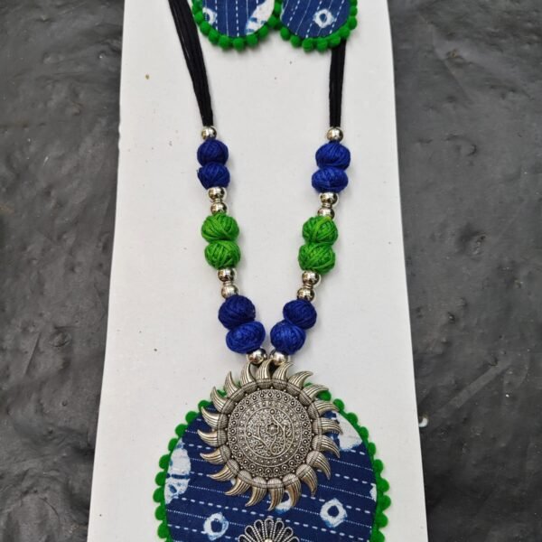 Fabric & Oxidized Pendant Jewellery (green)