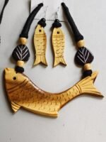 wooden jewellery set Elegant Fish Design - Image 2