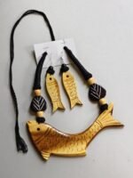 wooden jewellery set Elegant Fish Design - Image 3