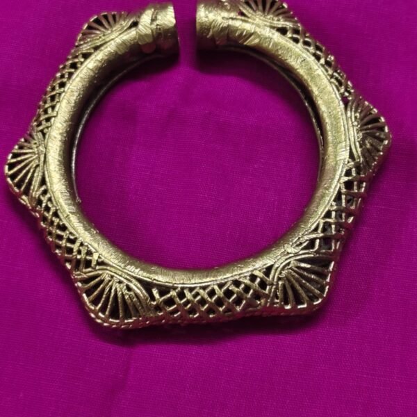 Handcrafted Tribal Dokra Brass Bracelet – Vintage Ethnic Design