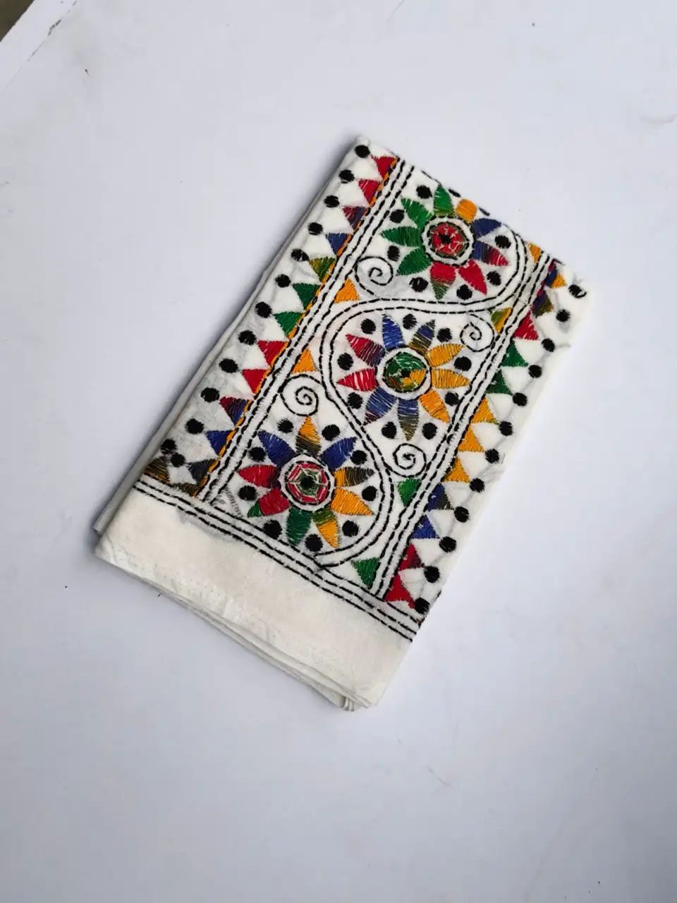 1000249860.webp White Cotton Kantha Stitch Blouse Piece - Image 3