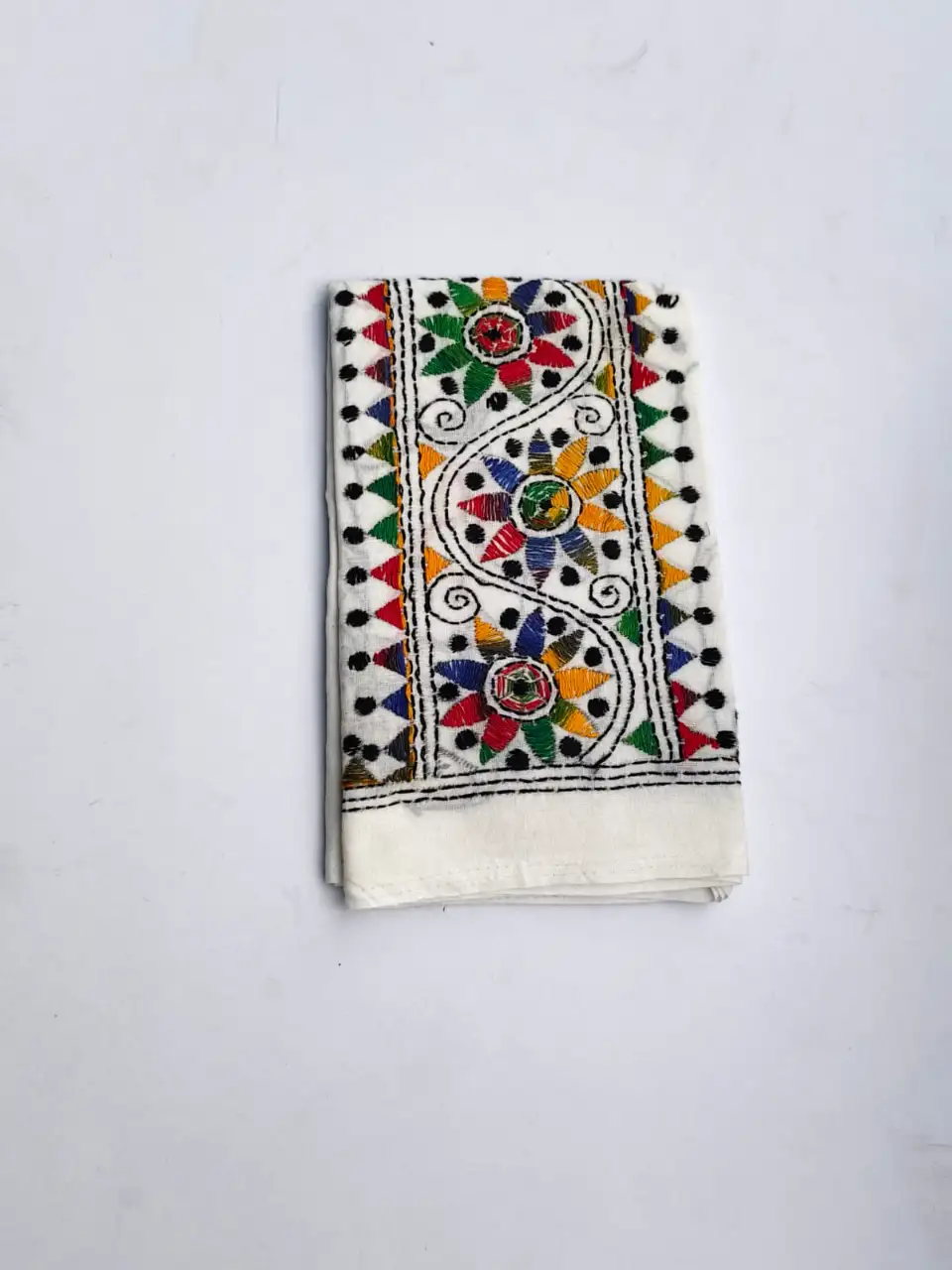 1000249893.webp White Cotton Kantha Stitch Blouse Piece - Image 4