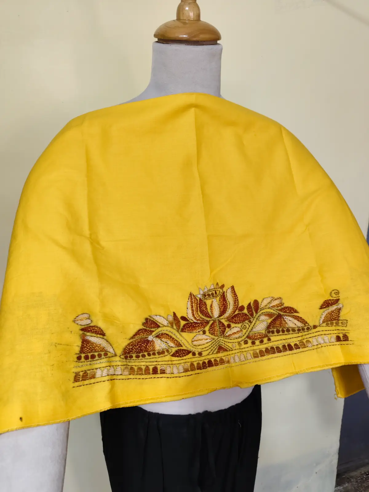 1000528034.webp Yellow Cotton Kantha Stitch Blouse Material – Hand Embroidered Lotus Border - Image 5