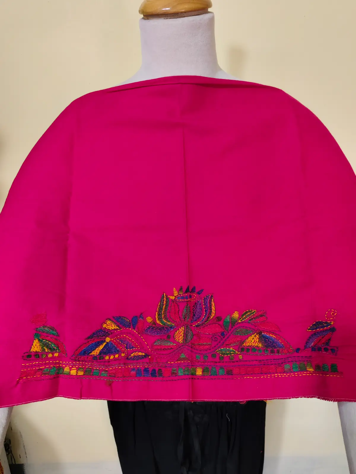 1000528037.webp Rani Cotton Kantha Stitch Blouse Material – Hand Embroidered Lotus Border - Image 6