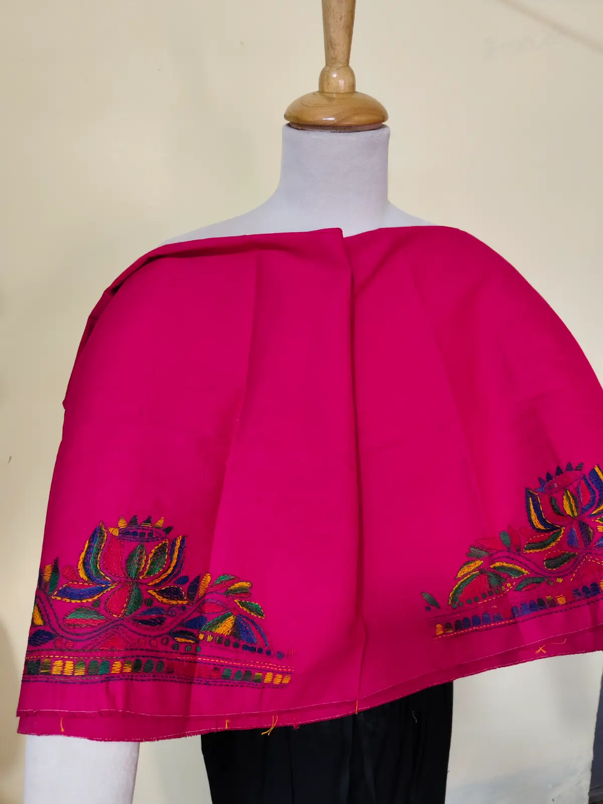 1000528041.webp Rani Cotton Kantha Stitch Blouse Material – Hand Embroidered Lotus Border - Image 2