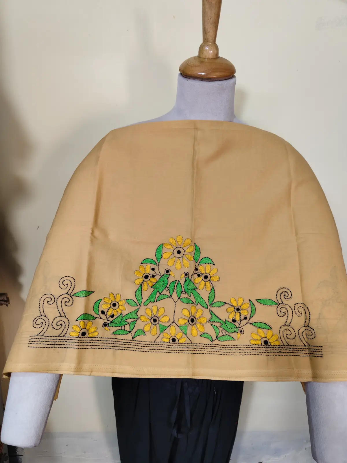 1000528063.webp Beige Cotton Kantha Stitch Blouse Material – Handmade Floral Embroidery - Image 1