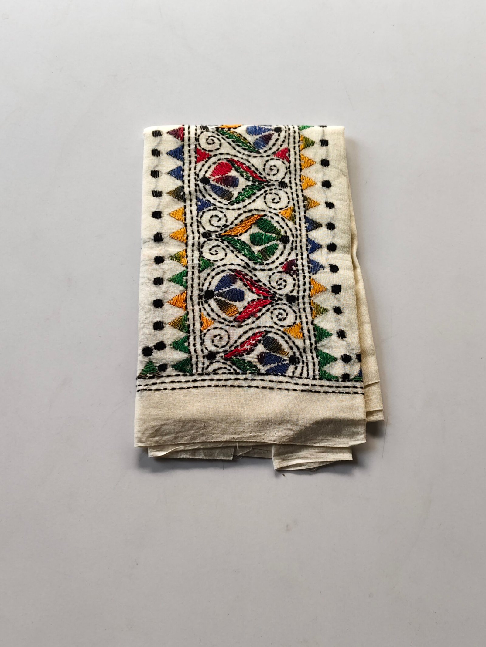 IMG_20251028_161648 White Kantha Work Blouse Piece - Multicolor Hand Embedded - Image 2