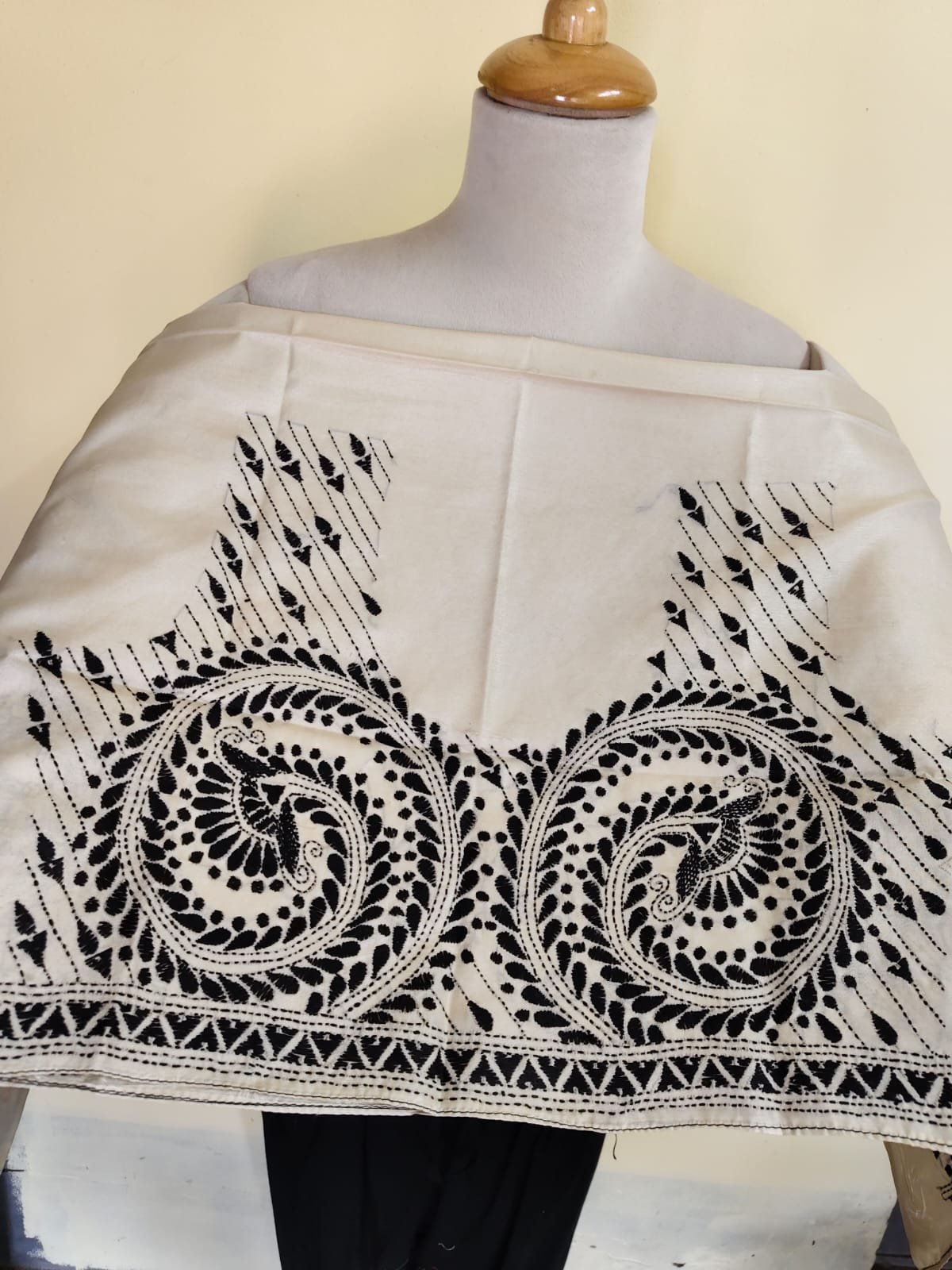 WhatsApp Image 2025-10-17 at 20.07.50_e909da2a Off-White Silk Kantha Stitch Blouse Material – Handcrafted Black Paisley Embroidery - Image 2