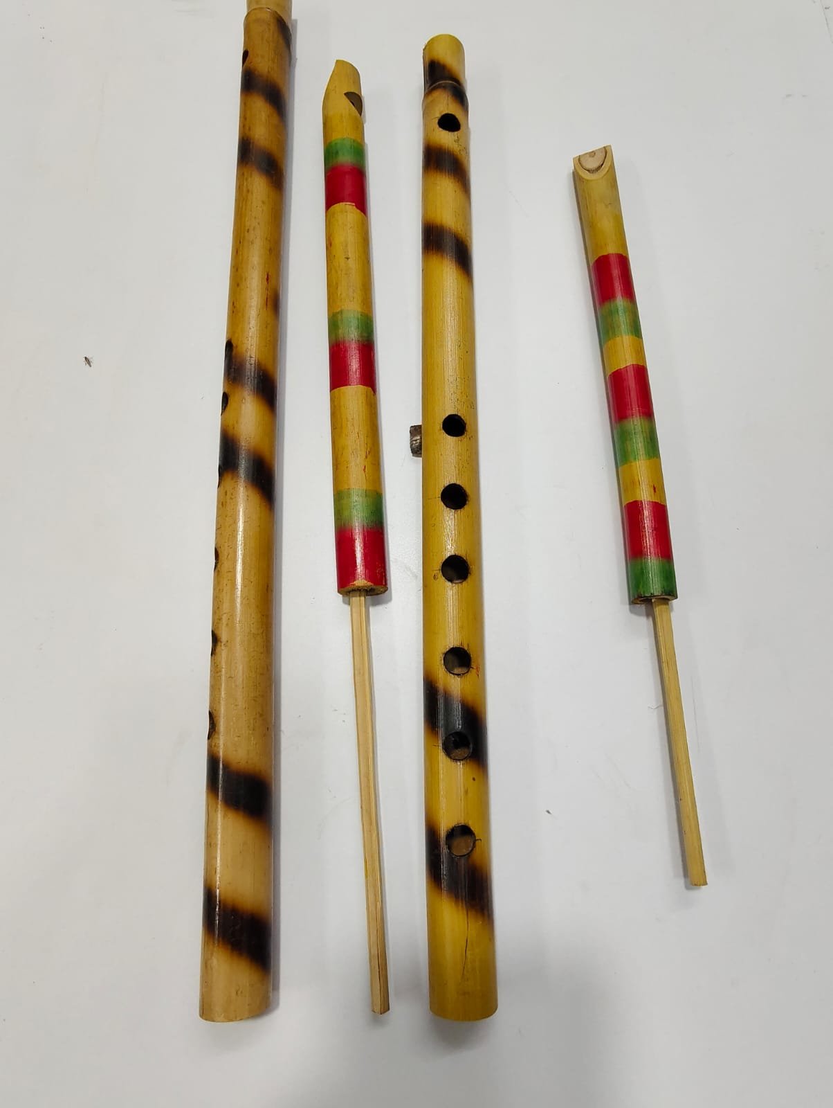 WhatsApp Image 2025-10-17 at 21.42.12_79c6bf21 Handcrafted Bamboo Flute (Bansuri) – Natural Burn Finish & Multicolor Rings | Assorted Sizes (4piece) - Image 2
