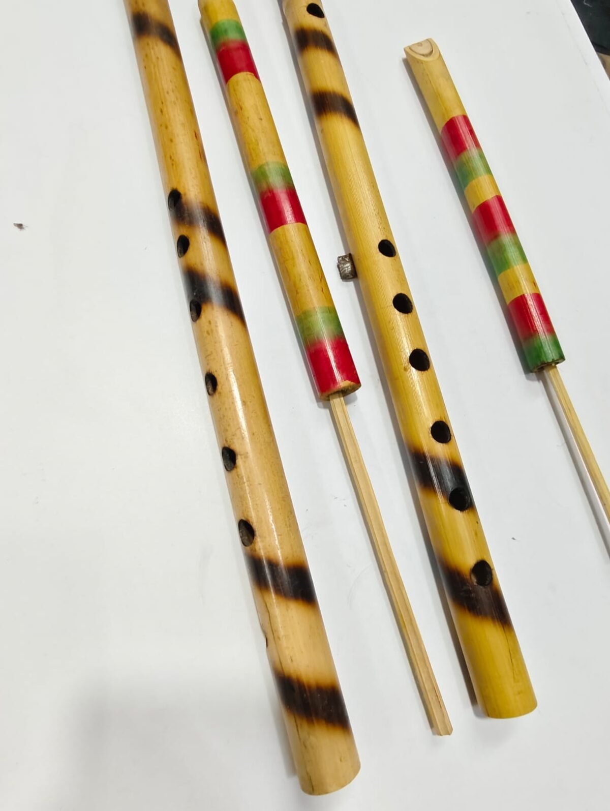 Handcrafted Bamboo Flute (Bansuri) – Natural Burn Finish & Multicolor Rings | Assorted Sizes (4piece) - Image 1