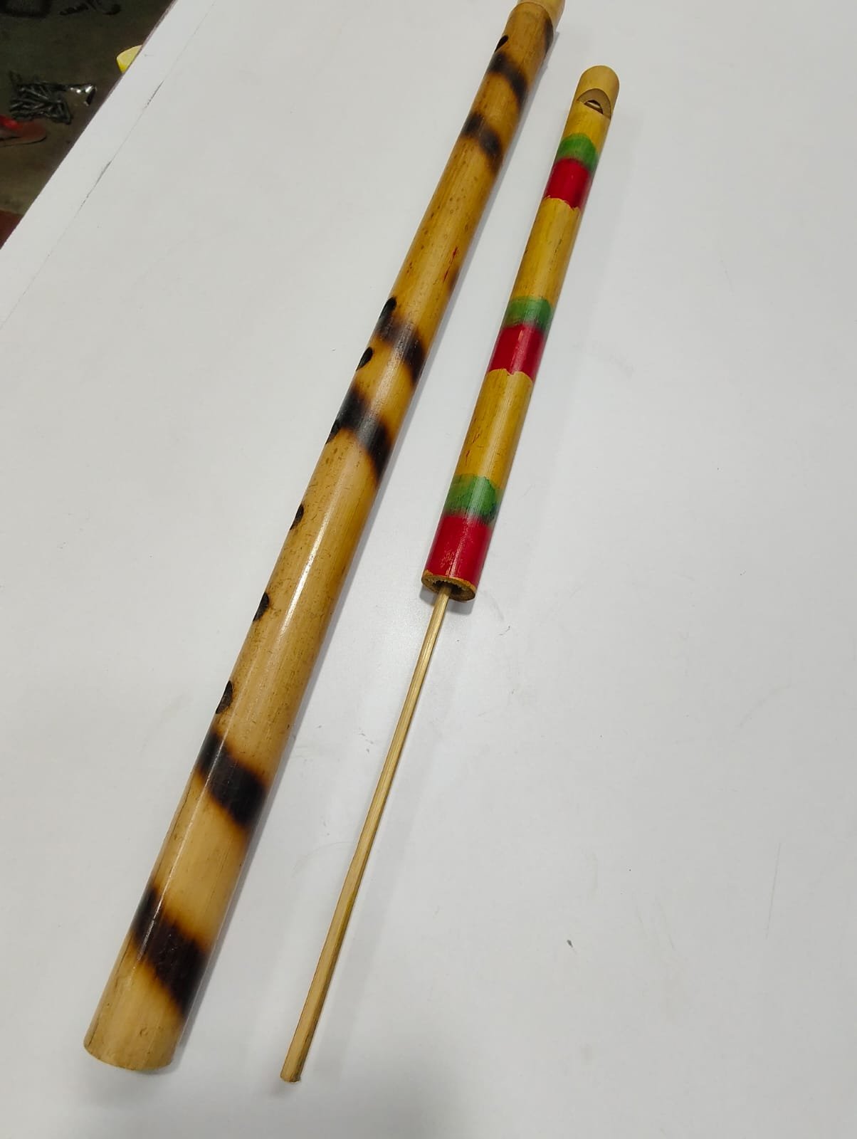 WhatsApp Image 2025-10-17 at 21.42.13_c057edc9 Handcrafted Bamboo Flute (Bansuri) – Natural Burn Finish & Multicolor Rings | Assorted Sizes - Image 4
