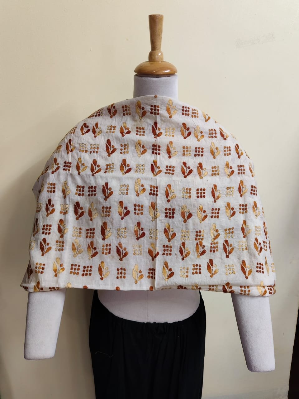 WhatsApp Image 2025-10-17 at 22.58.56_00df4601 Off-White Cotton Kantha Blouse Material – Full Handmade Block Embroidery Work - Image 1