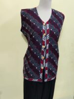 Handcrafted Cotton Kantha Stitch Sleeveless Jacket – Navy Blue Wave Pattern - Image 3