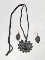 Black Terracotta Jewellery Set with Earrings Leaf design - Image 4