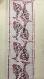Handcrafted Tussar Silk Kantha Stole with Traditional Fish Motif – Off-White & Pink - Image 4