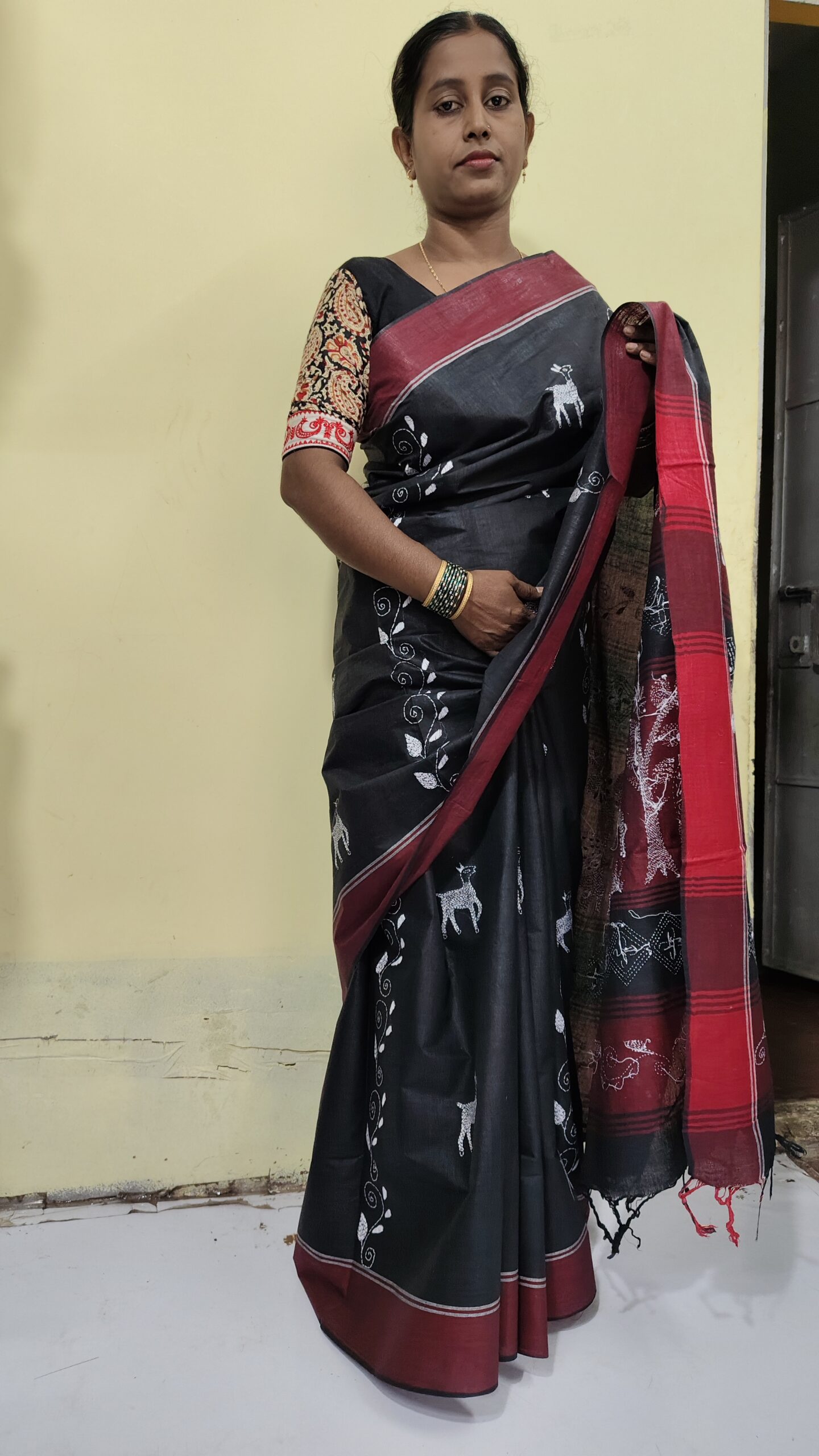 IMG_20260617_090939 Handmade Bengal Khadi cotton saree with Kantha stitch – Black color. - Image 1