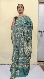 Handcrafted Kantha Stitch Bangalore Art Silk Saree – Floral & Leaf Motifs on Dark Green - Image 4