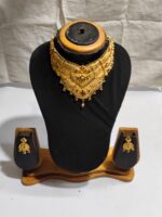 Handcrafted Golden‑Finish Metal Necklace Set - Image 2
