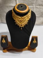 Handcrafted Golden‑Finish Metal Necklace Set