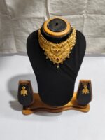 Handcrafted Golden‑Finish Metal Necklace Set - Image 4