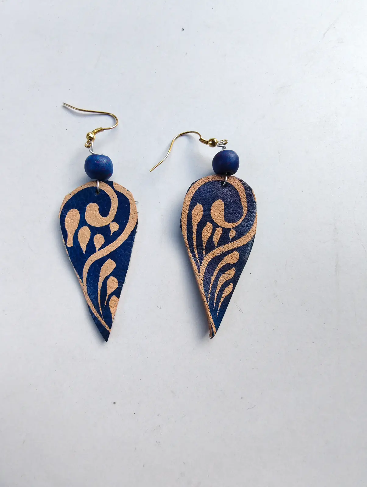 1001023194.webp Handmade Blue Vine Teardrop Leather Earrings - Image 1