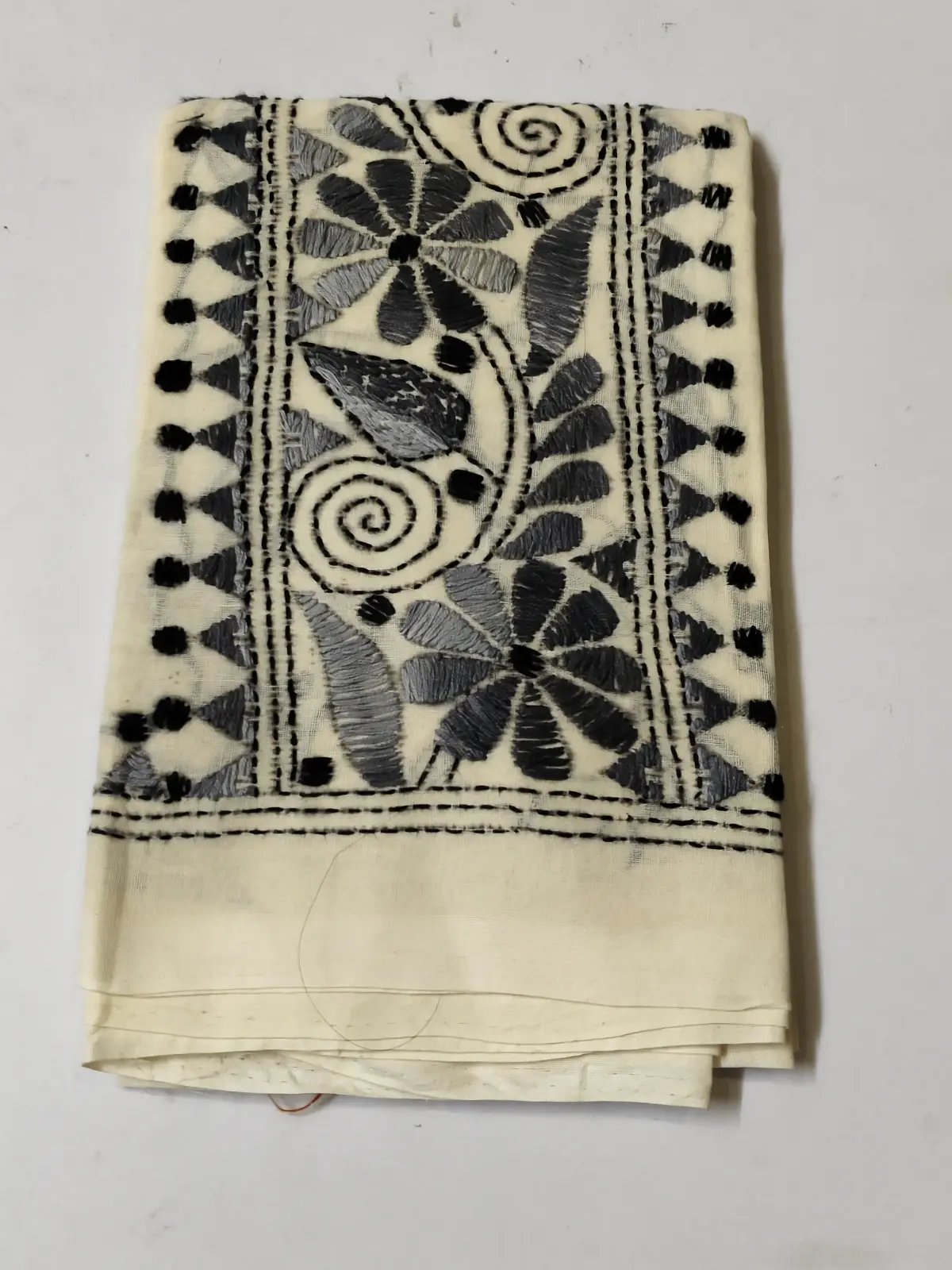 1001066941.webp White Kantha Work Blouse Piece - Silver Colour Threadwork - Image 1